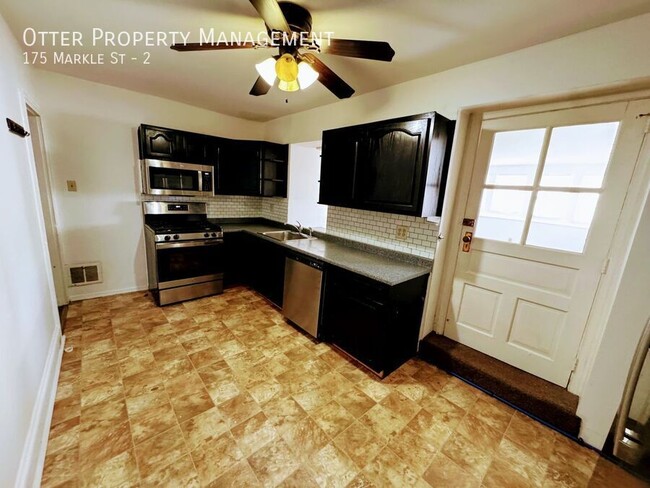 Foto del edificio - 3BR/2BA Spacious Manayunk Apt with Washer/...