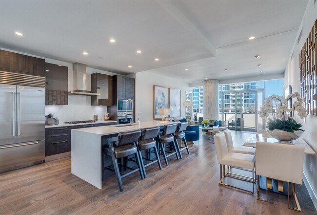 Foto del edificio - 7901 Windrose Ave