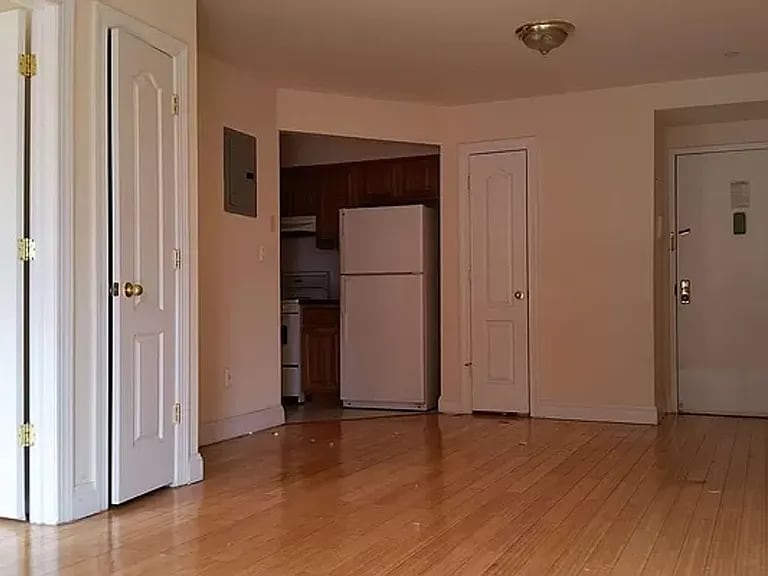 Photo - 141-35 Pershing Crescent (Queens, NY)