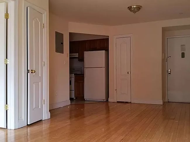 Photo - 141-35 Pershing Crescent House