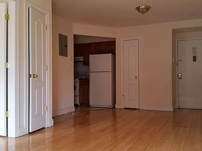 Building Photo - 141-35 Pershing Crescent