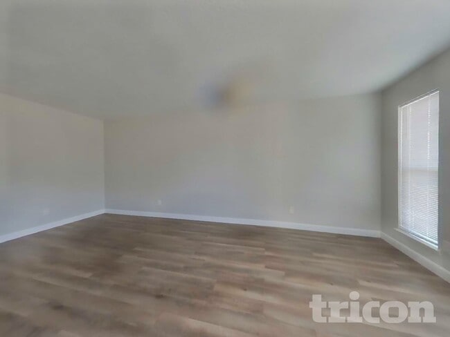 Building Photo - 820 Mamilane