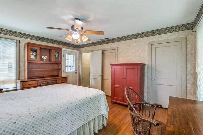 Foto del edificio - 4026 Longleaf Dr