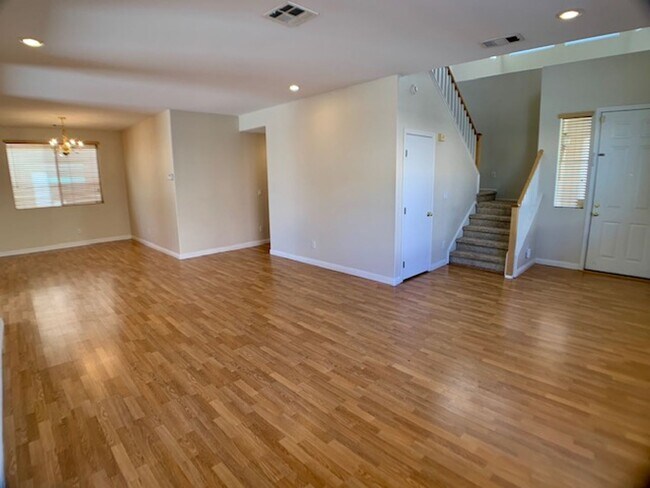 Building Photo - 9679 Ridgebluff Ave