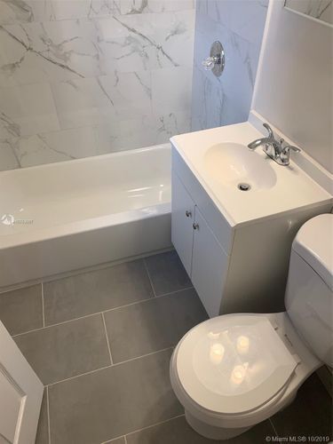 Foto del edificio - 7525 NE Miami Ct