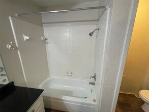 Building Photo - 4105 Vista Rd