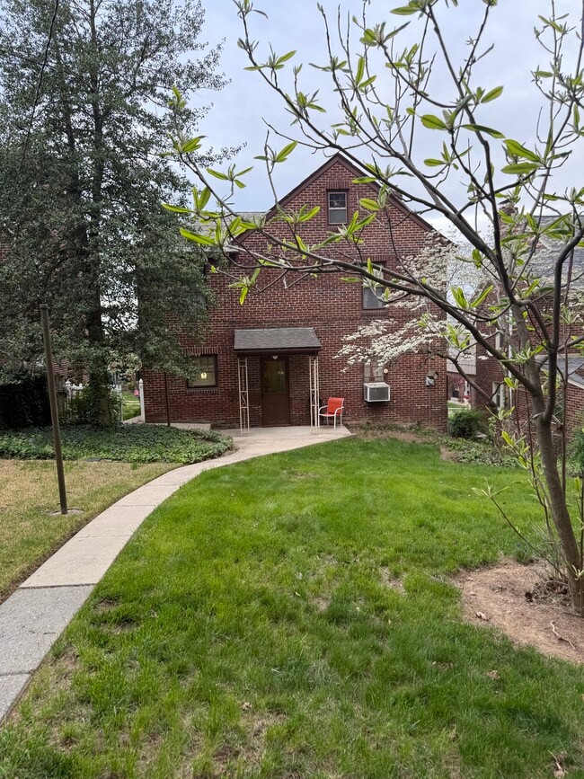 Building Photo - 741 Florida Ave