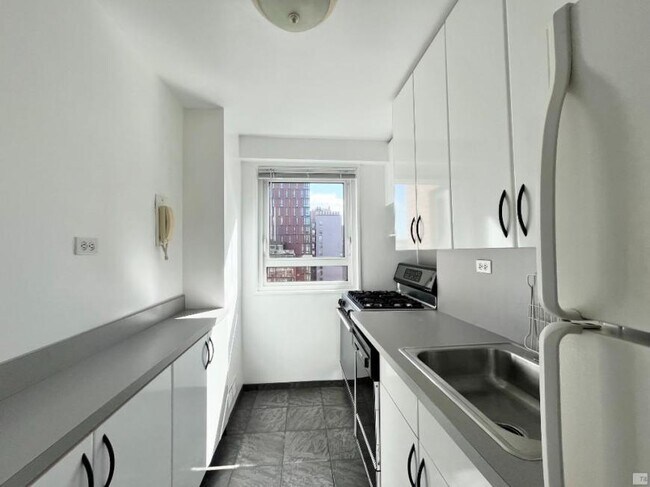 Foto del edificio - 1 bedroom in Brooklyn NY 11201