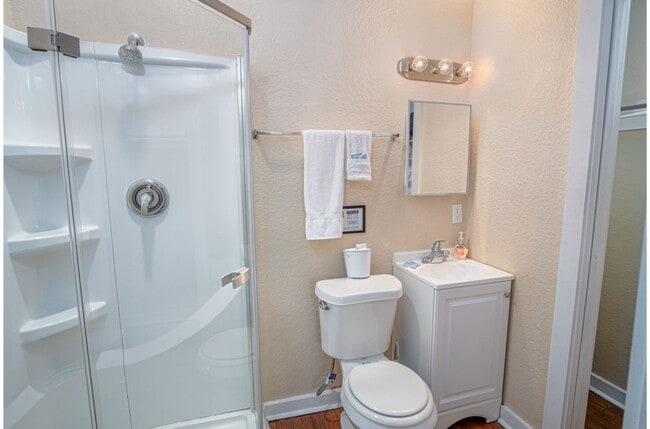 Building Photo - Douglas