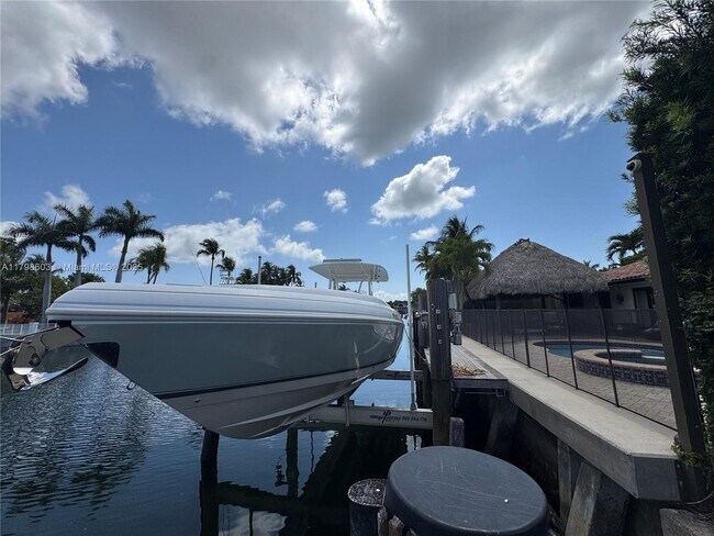 Building Photo - 2075 Ixora Rd