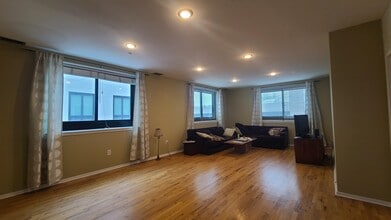 Building Photo - 518-536-536 Gregory Ave