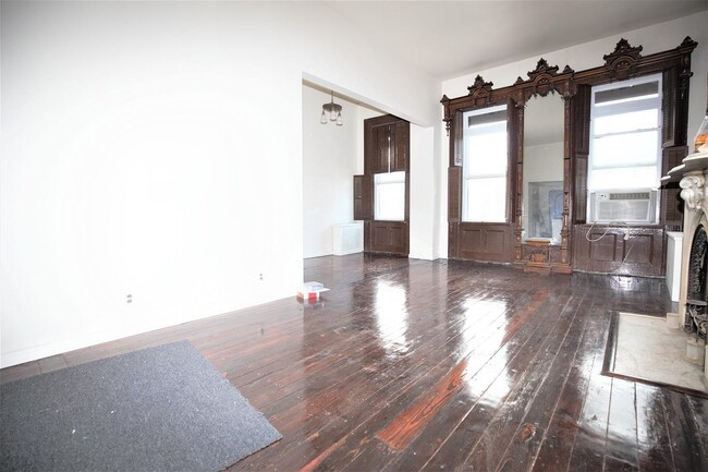 Building Photo - 529 Washington St