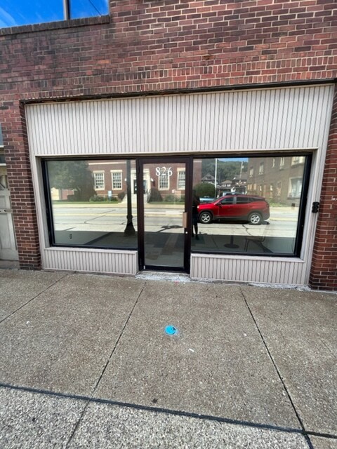 Foto principal - 826 Midland Ave