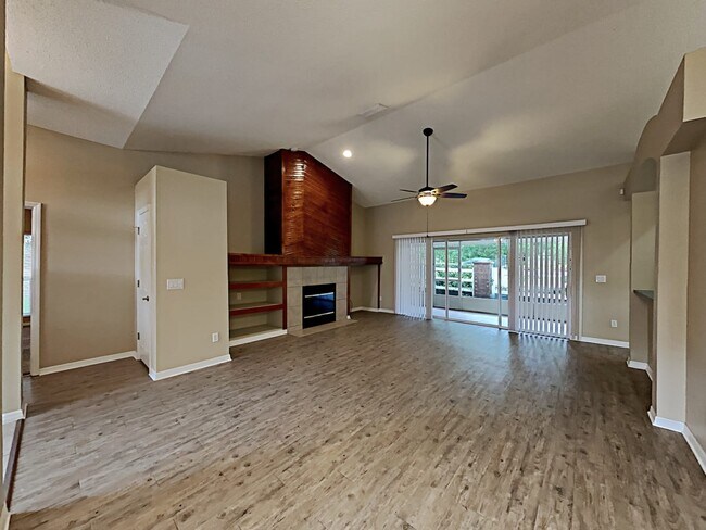 Building Photo - 1402 Bent Oaks Blvd
