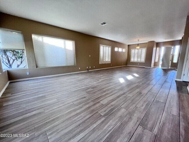Building Photo - 5176 N Fairway Heights Dr