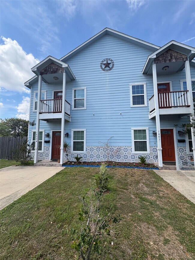Building Photo - 7403 Buena Vista St