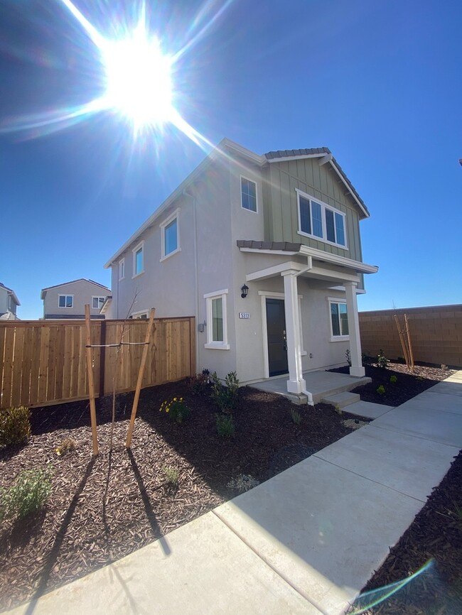 Building Photo - Beautiful Brand New Home In West Roseville