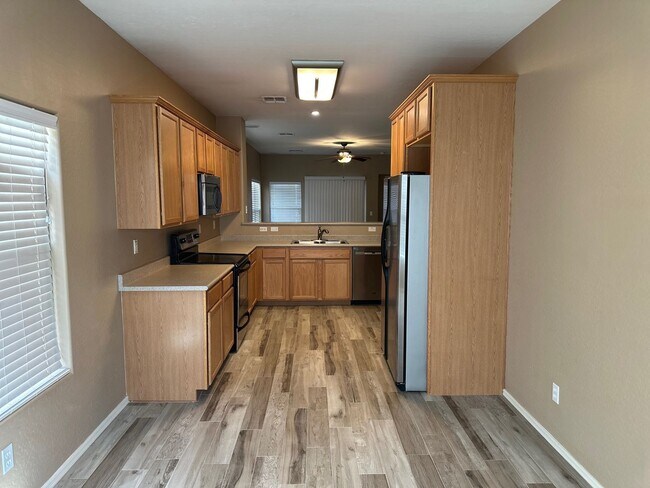 Building Photo - ***50% OFF FIRST MONTH'S RENT*** Cozy 3 Be...
