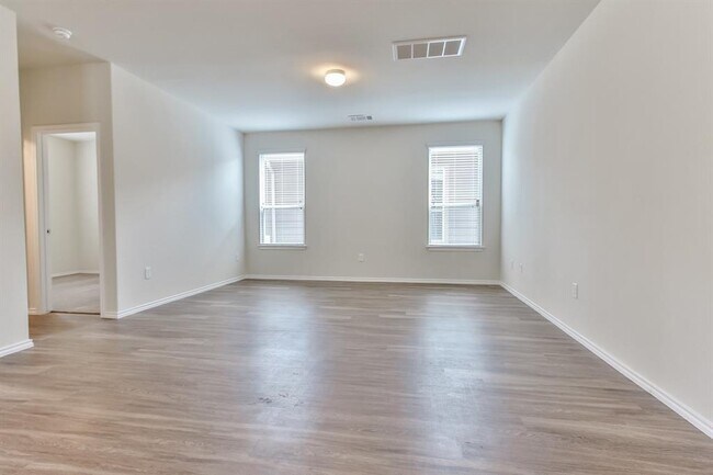 Building Photo - 4422 Champions Landing Dr