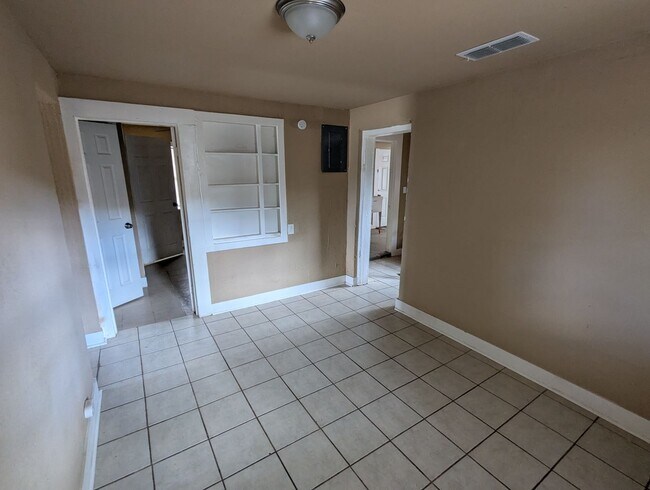 Foto del edificio - Two-Story 4 Bed 2 Bath Home!