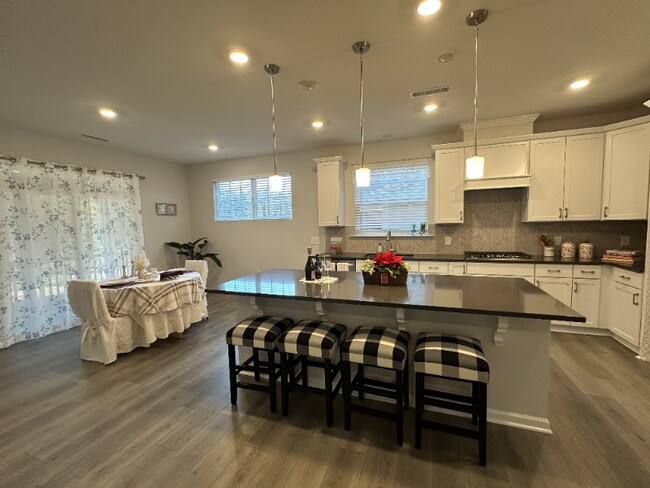 Foto del edificio - 2430 Field Poppy Dr