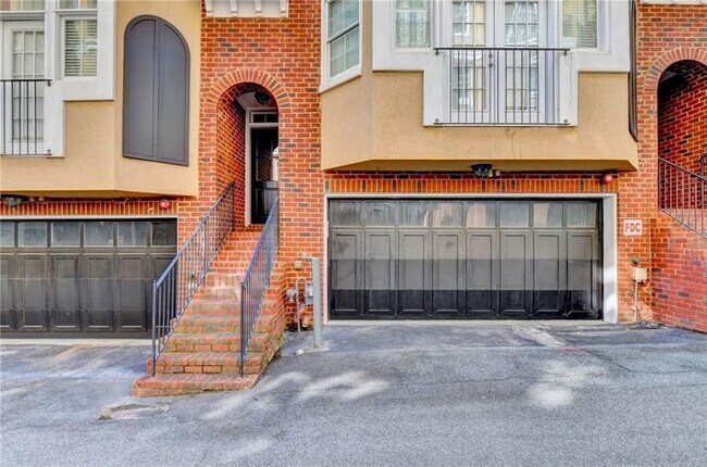 Foto del edificio - 813 Clifton Heights Ln NE