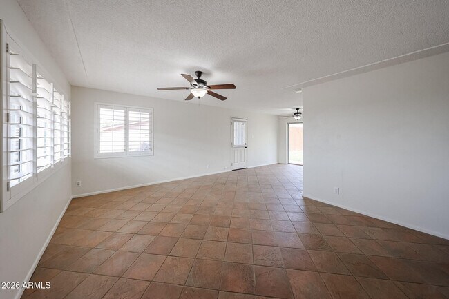 Foto del edificio - 9854 N 1st St