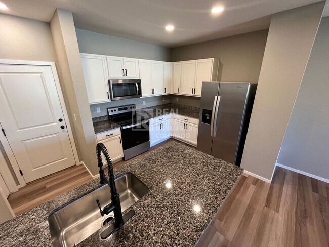 Foto del edificio - 3644 Ronald Reagan Ave