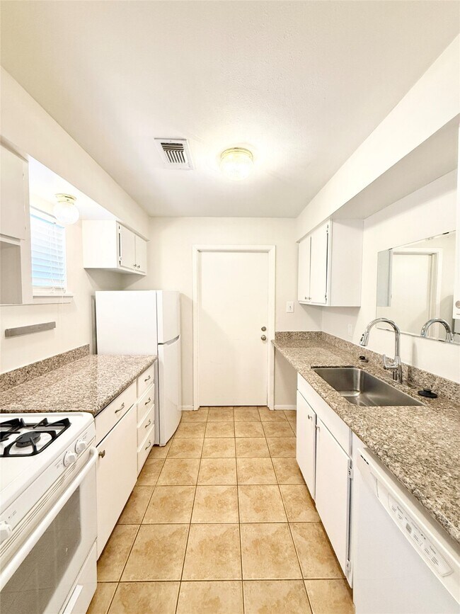 Building Photo - 1911 Bradshaw St