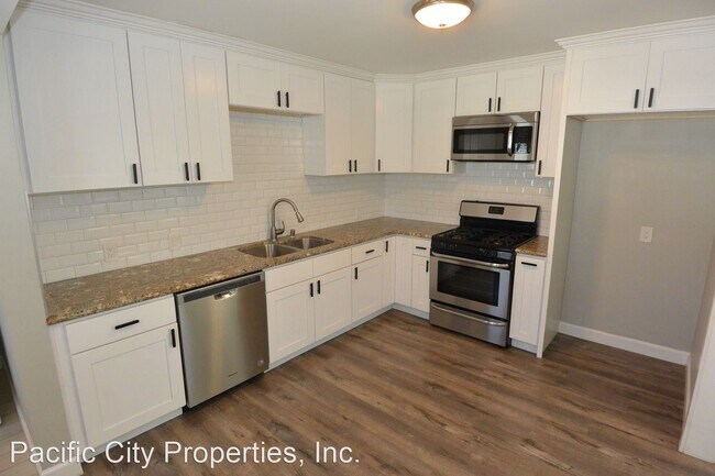 Foto del edificio - 2 br, 1 bath House - 1939 Fullerton Ave.