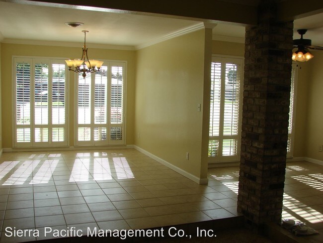 Building Photo - 1590 Stabler Ln