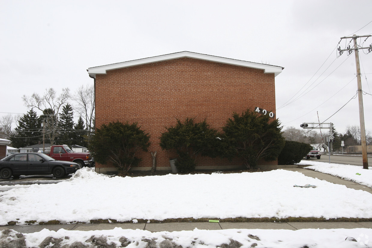Primary Photo - 400 W Division St
