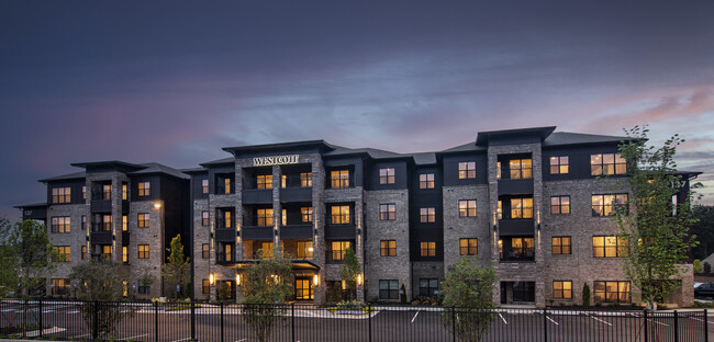 Al atardecer en el Westcott - The Westcott at Canton - 55+ Apartment Homes