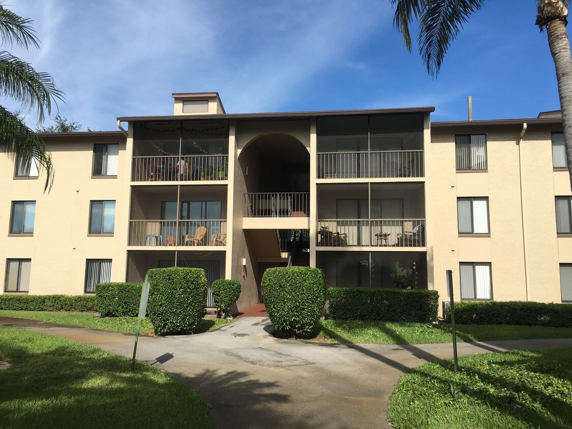 203 Foxtail Dr, Greenacres, FL 33415 Condo for Rent in Greenacres, FL