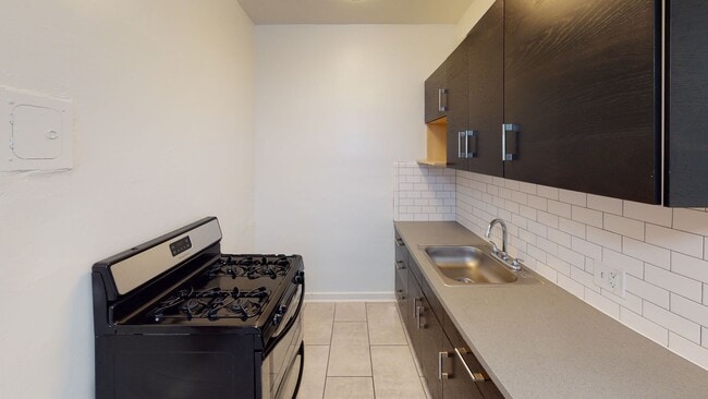 Interior Photo - Cherokee Apts... Spacious Apartments in the Heart of Hollywood! CALL NOW!