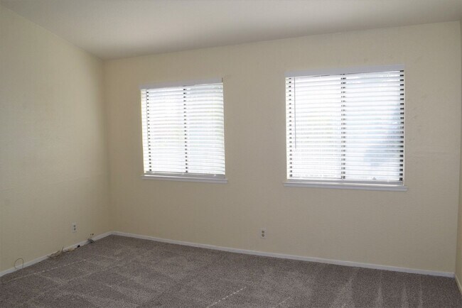 Foto del edificio - Resident Benefit Package Property