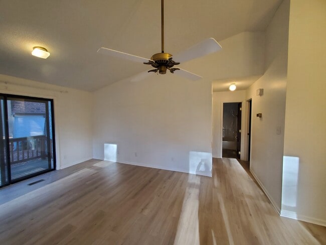 Building Photo - 3 Baytree Ct