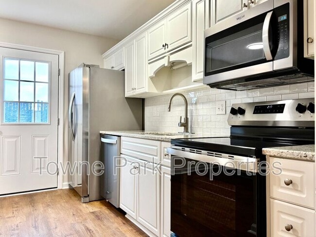 Foto del edificio - 327 Greendale Pl