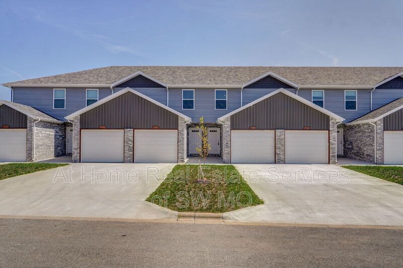 Primary Photo - 744 Turner Ave