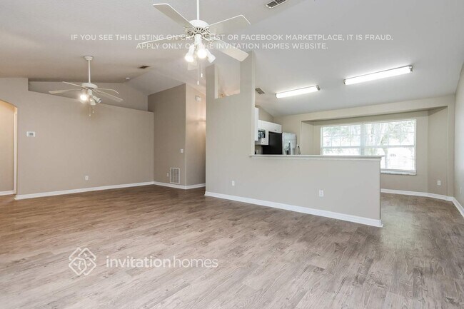 Foto del edificio - 135 Compass Rose Dr