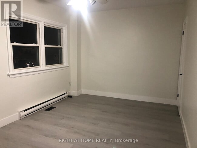 Photo du bâtiment - 55 Glendale Ave