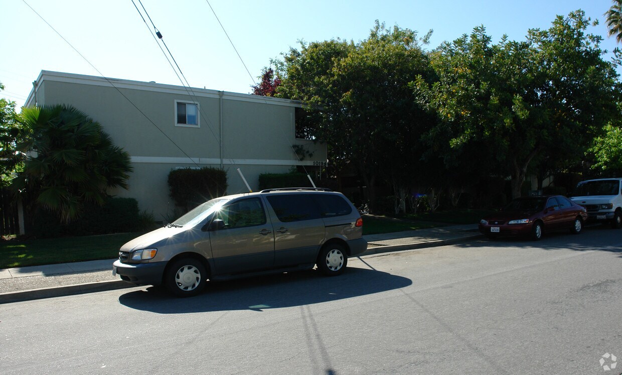 Foto del edificio - 10192-10194 Beardon Dr