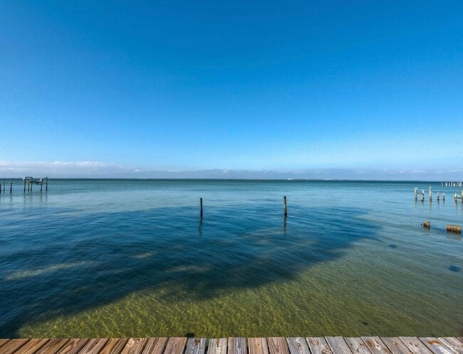 Building Photo - Beautiful 3B/3.5B Waterfront Fully Furnished Home available for Long-Term Rental!