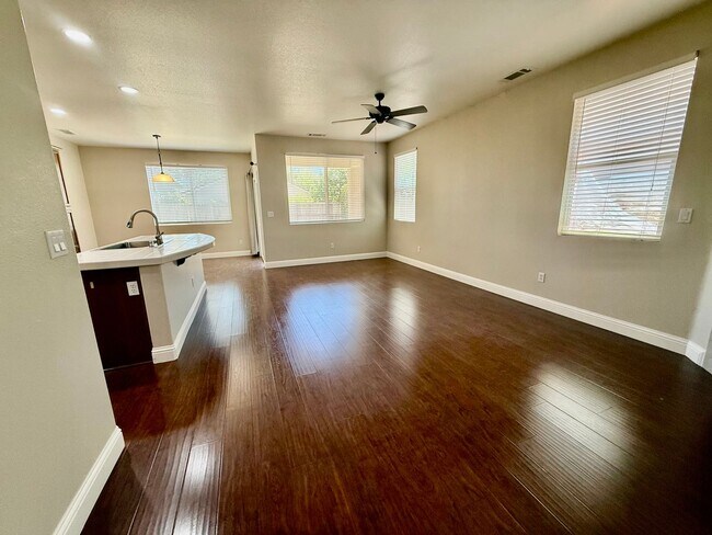 Foto del edificio - Beautiful home near Woodcreek high school