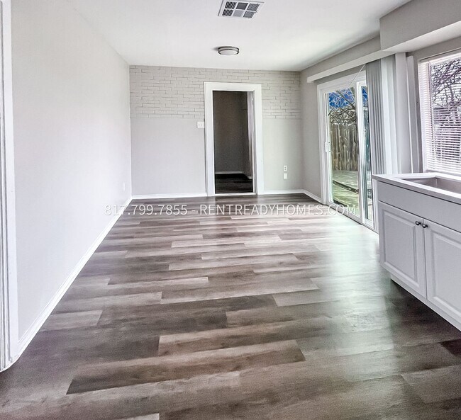 Building Photo - 5302 Shadow Lake Dr
