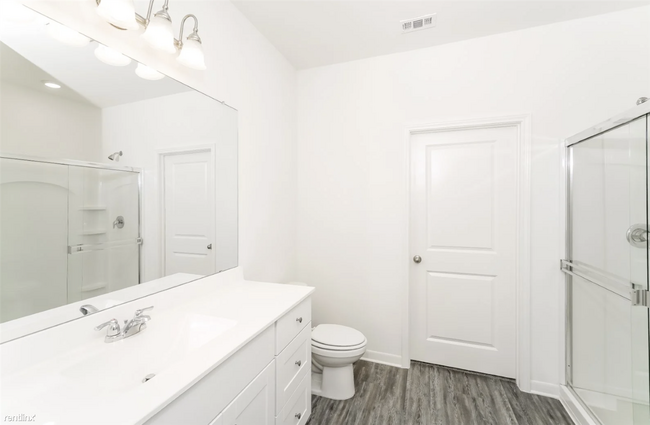 Building Photo - 2 br, 2 bath Condo - 220 N Burleson Blvd  ...