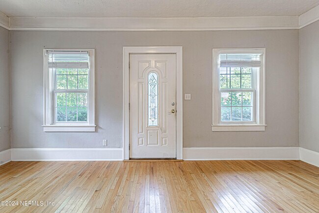 Foto del edificio - 1315 Ingleside Ave