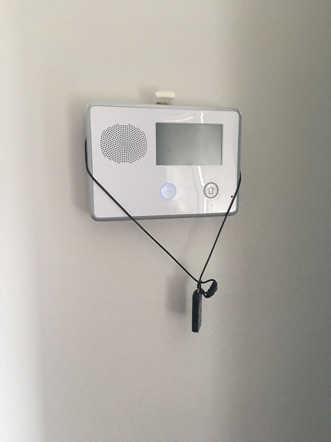 Building Photo - Beautiful Remodeled 3/1 Home