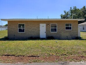 Building Photo - 2152 Fruitland Park Cir SW