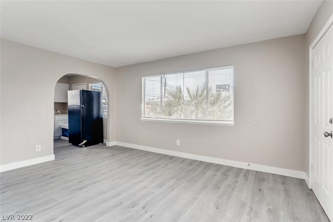 Building Photo - 300 George Pl